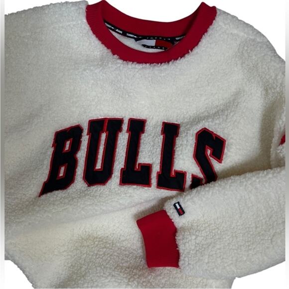 Chicago Bulls Tommy Jeans Oatmeal/Red Mindy Sherpa Pullover Sweatshirt – Sz S - Picture 8 of 10